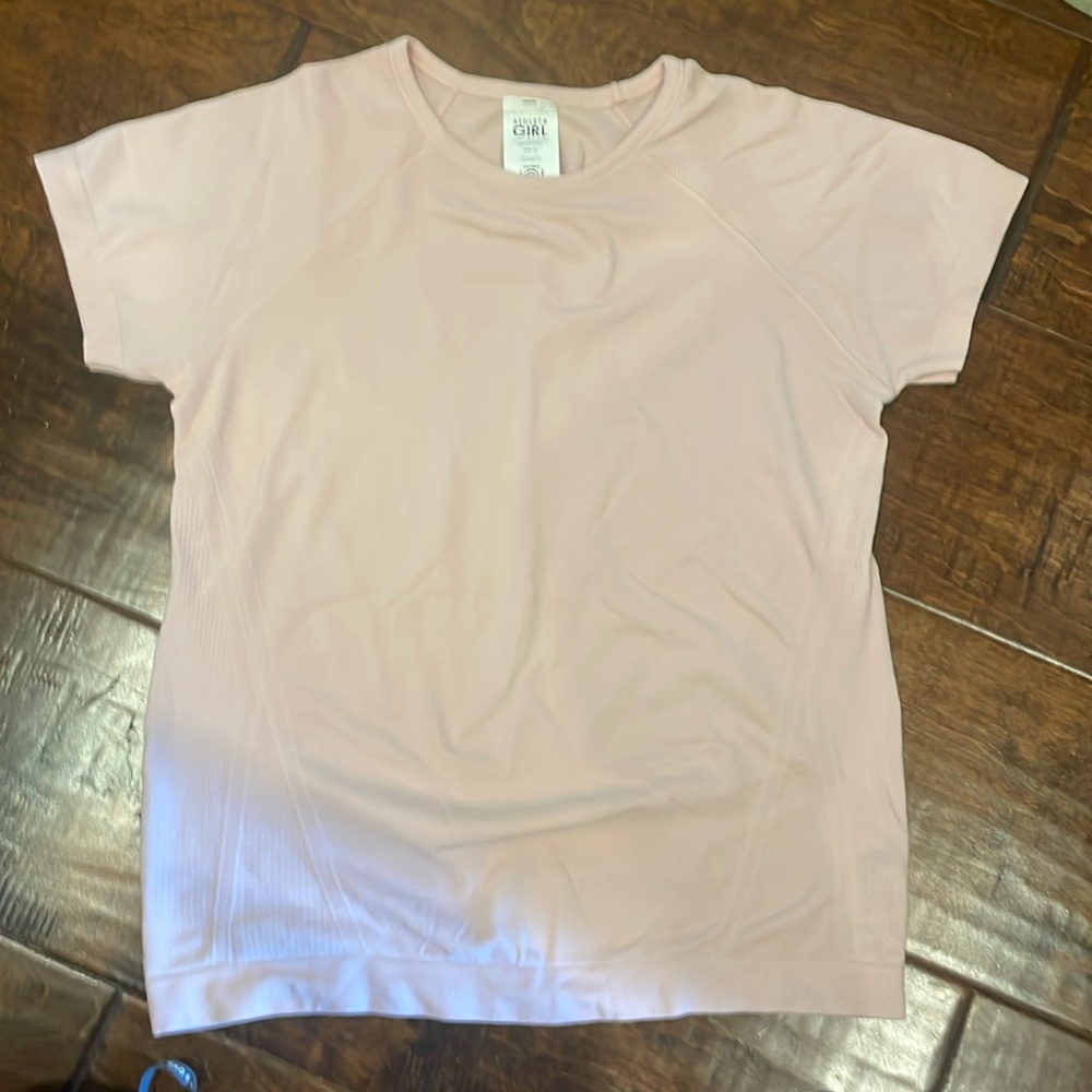 Athleta girl Power up tee Size Medium (8-10)